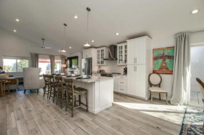 Modern Old Town Scottsdale Home wDesigner Touch